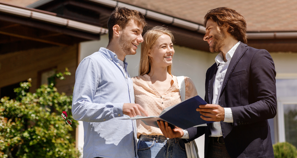 Couple working with agent